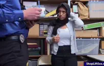 أراد فرنك بلجيكي السابق أن يظهر لي كيف مارس الجنس مع مؤخرتي.