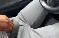 نائب الرئيس تحية إلى فرنك غيني مع غنيمة كبيرة.