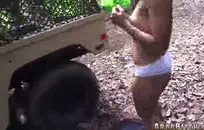 فاتنة الساخنة في سن المراهقة مارس الجنس في الحمار من قبل الديك الوحش.