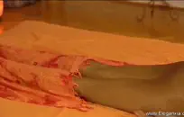 خنثي مع ديك كبيرة الرجيج قبالة.