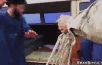 كبير الثدي فتاة آسيوية اللعب مع بوسها.