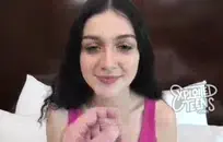 مفلس فتاة يحصل الشرج مارس الجنس creampied من قبل الديك.