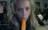 فاتنة لاتينا الساخنة مع صديقها الجديد.