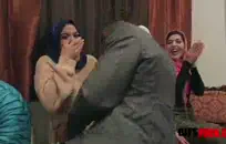 هنتاي فاتنة مارس الجنس في المؤخرة.