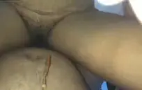 فتاة قرنية تمتص وركوب لعبتها.