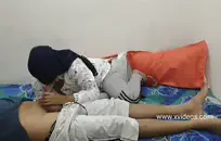 زوجتي تمصني في سريري.