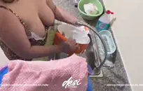 مص قضيبي بينما أفرك نائب الرئيس من بلدي كس ضيق قليلا.